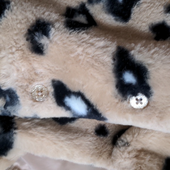 #16 Girl's Faux Fur Vest 🐆 - Picture 6 of 7